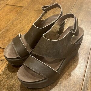 Volatile wedge sandals.Brown size 7